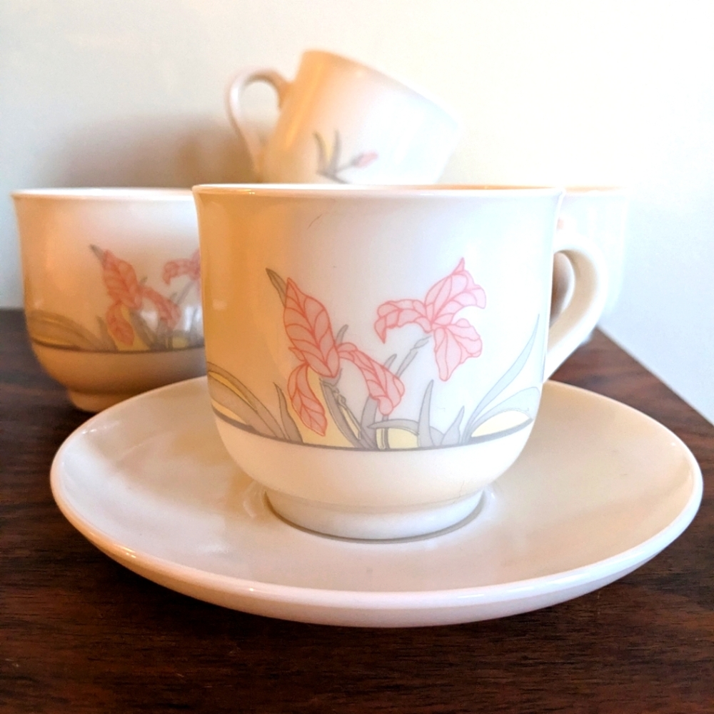 80s Arcopal teacups with saucer ( set of 5) in the Diana Pattern Made in France